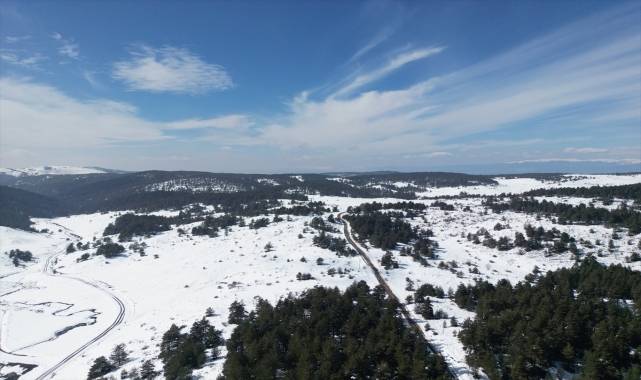 Karla kaplanan Yapraklı Yaylası manzarasıyla büyüledi 1